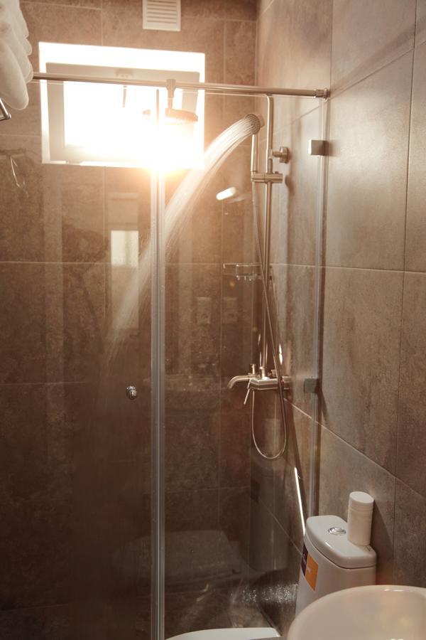 Small Hotel Бишкек Екстериор снимка