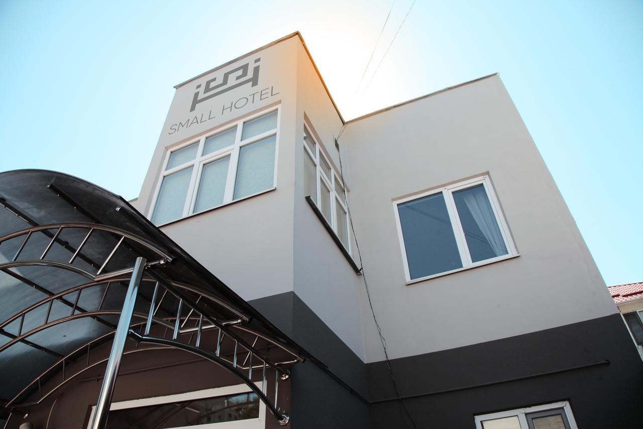 Small Hotel Бишкек Екстериор снимка