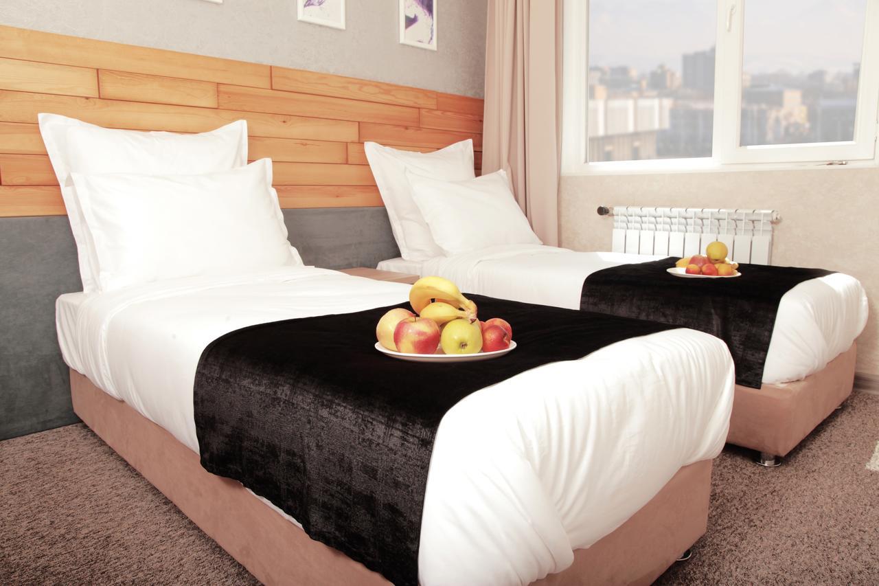 Small Hotel Бишкек Екстериор снимка