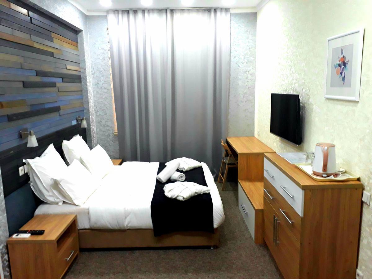 Small Hotel Бишкек Екстериор снимка